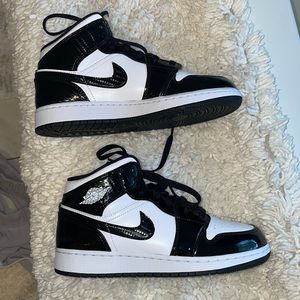 Jordan 1 Mids Black & White All-Star Carbon Fiber